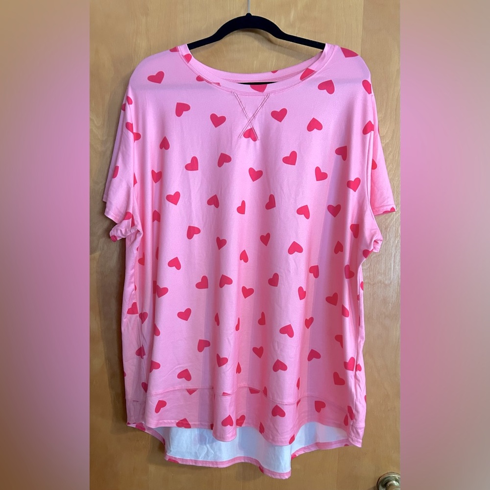 EUC woman’s heart top. Size 4XL. Cute stitching details at neckband hem.